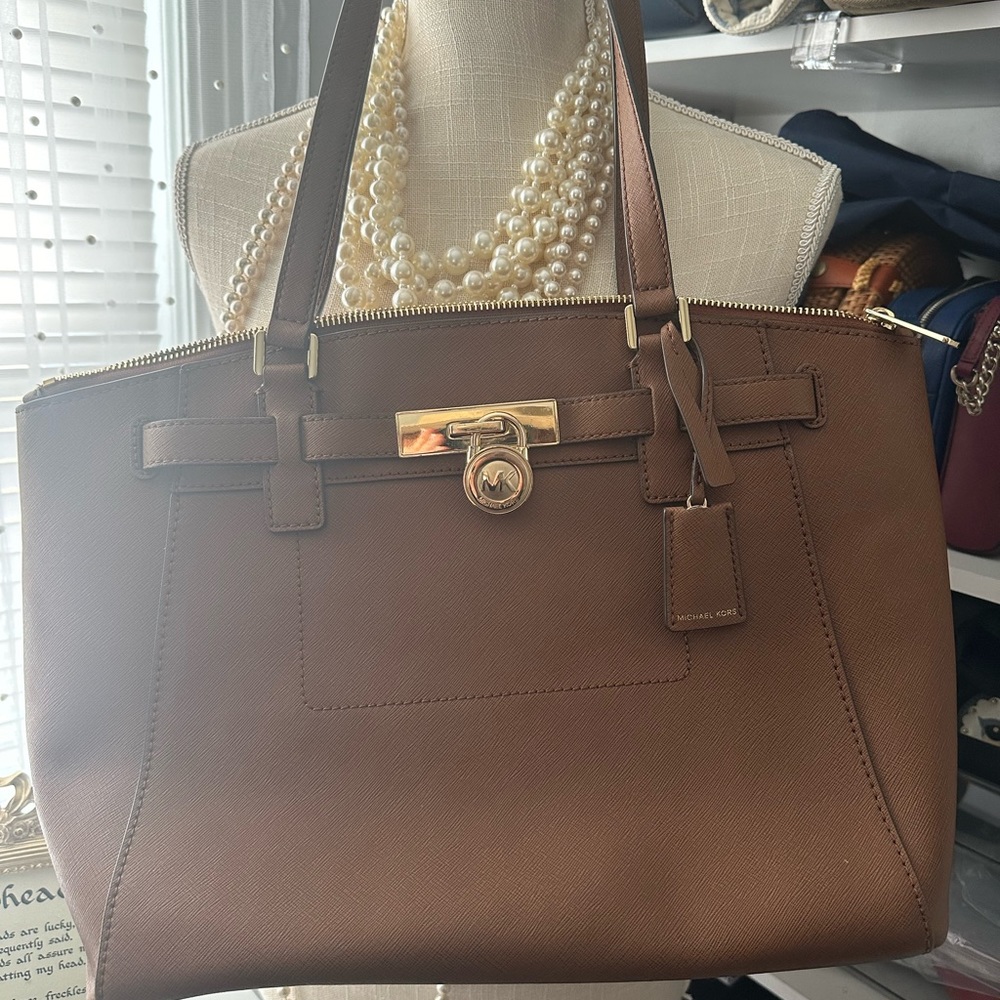 Michael Kors Hamilton Traveler lg Zip Satchel Luggage